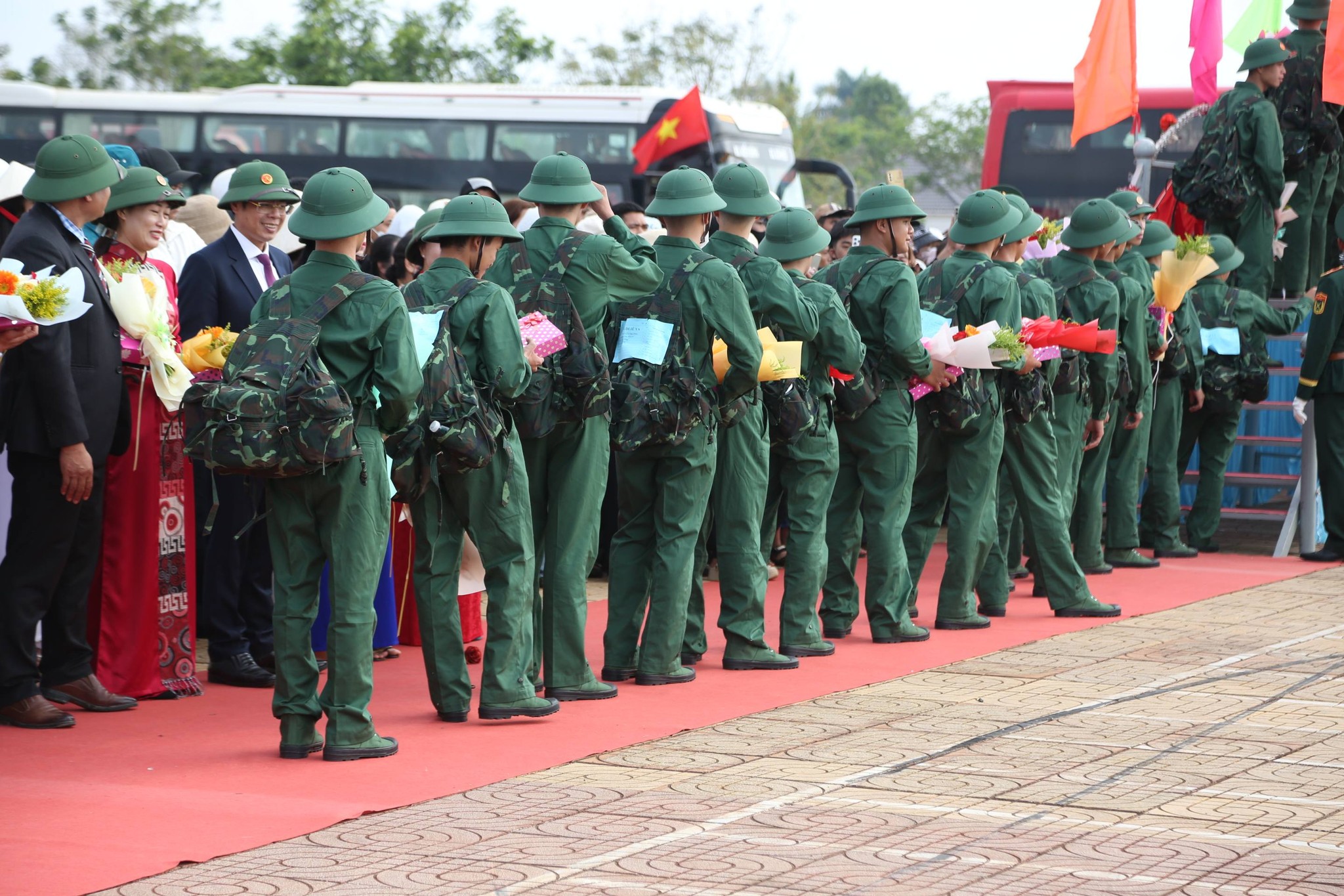 lên cầu vinh quang